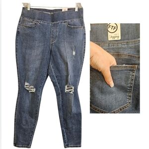 NWT Fashion to Figure 1X Distressed Jegging Ai-1877